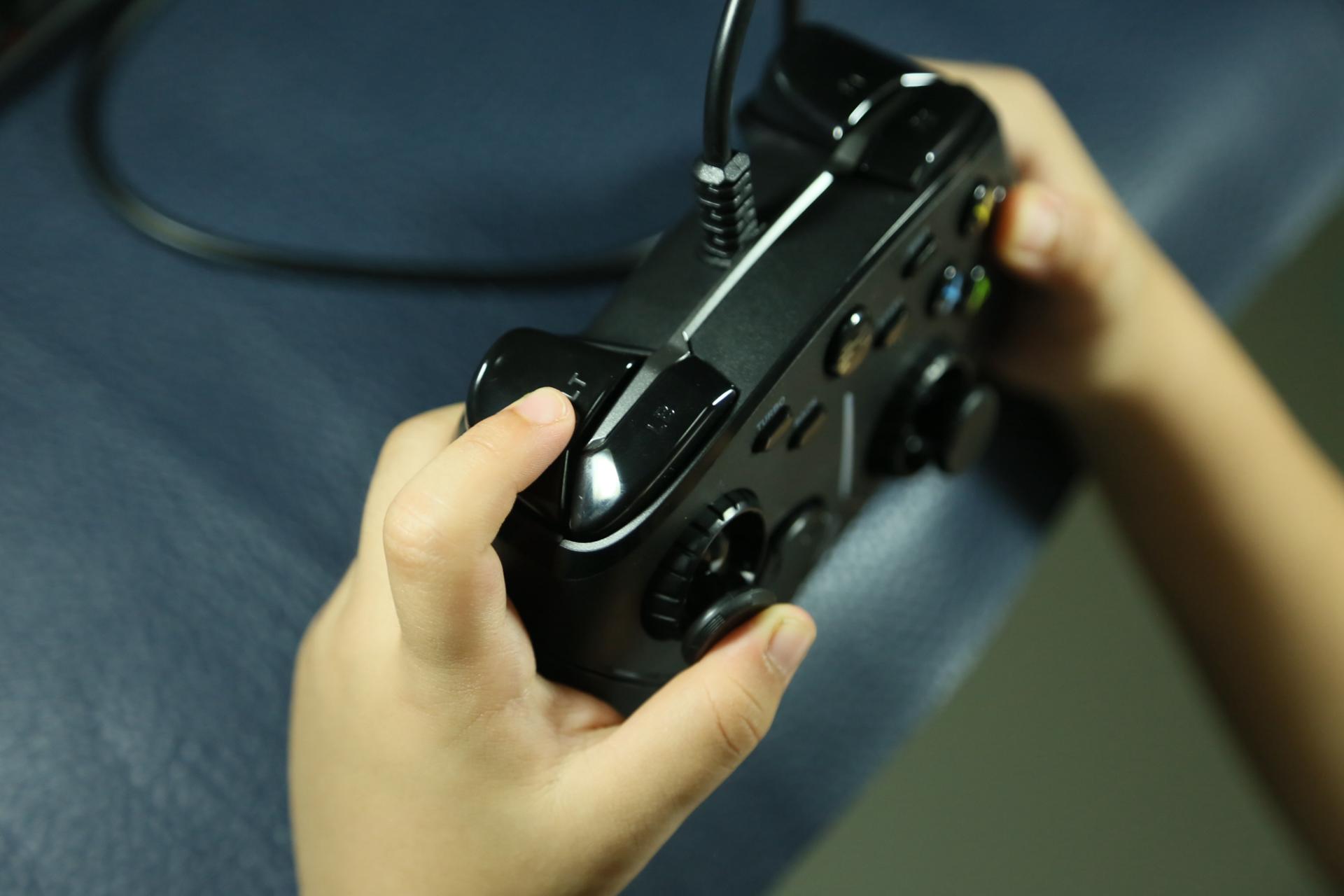 北通阿修罗3手柄玩神力科莎,北通阿修罗3游戏手柄无线版设置