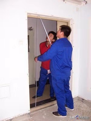 门套和墙体有缝隙？看看自己家的。自己需要操心解决