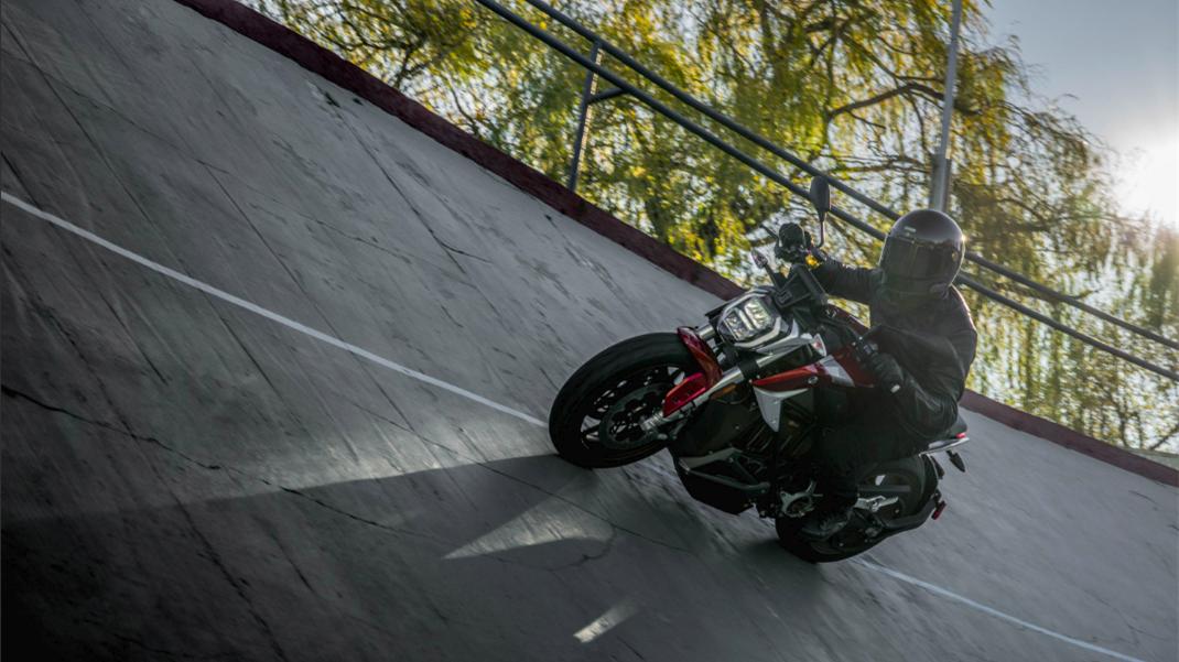 zerosrs鐢垫懇,1.5鐮寸櫨瓒呯骇鐢垫懇