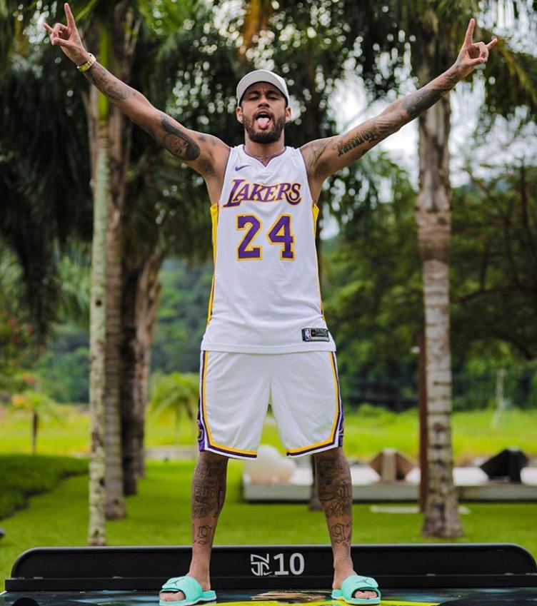 内马尔致敬科比现场解说,内马尔致敬科比高级感视频