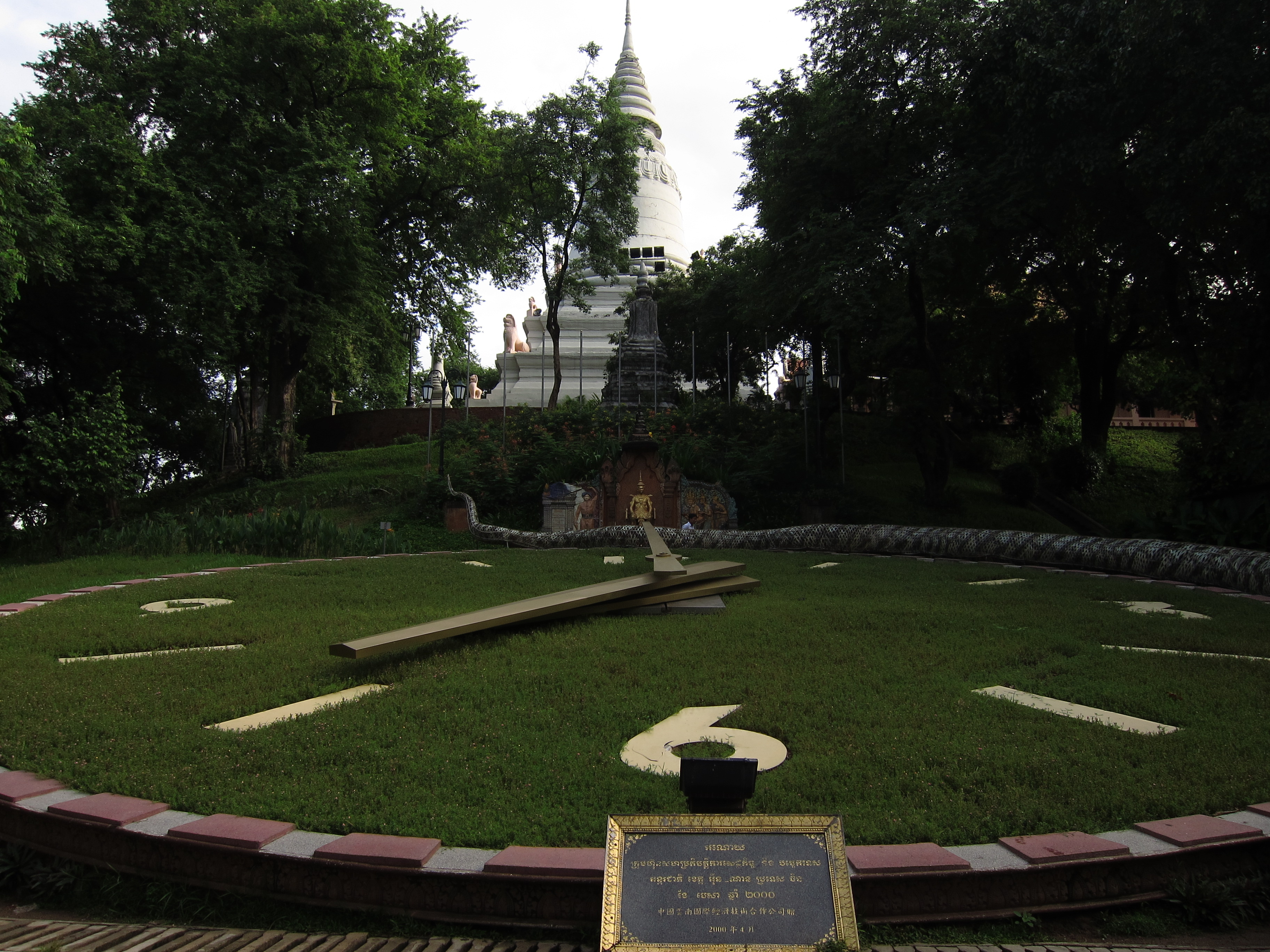 中国小伙在柬埔寨的视频,骑行去柬埔寨的小伙