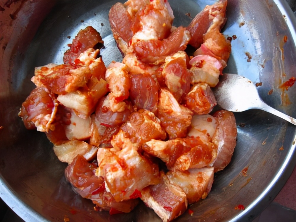 烧烤店猪肉小串腌制方法,家庭版猪肉烤串腌制配方