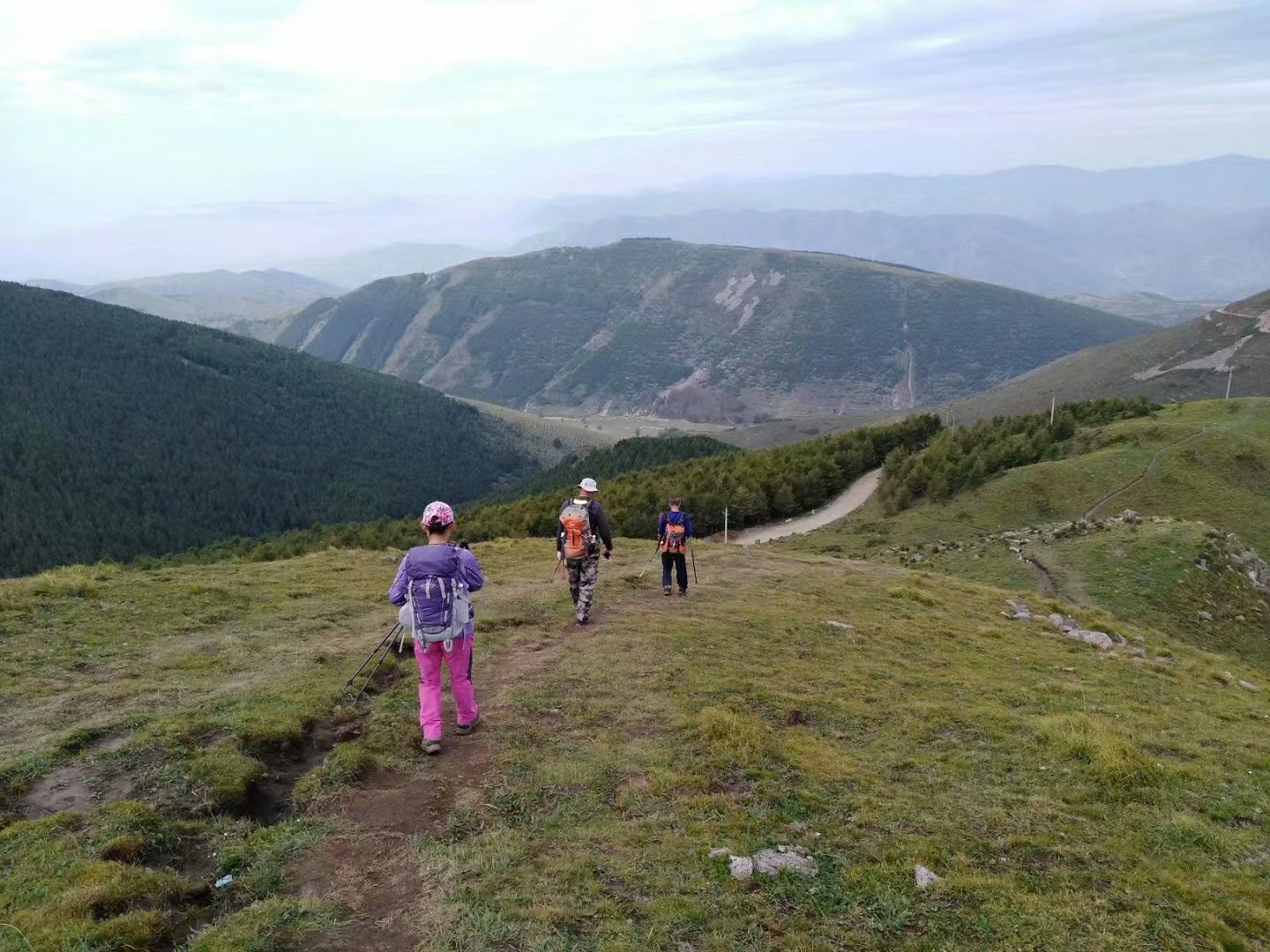 远征三晋凯旋还，飓风众人把酒欢