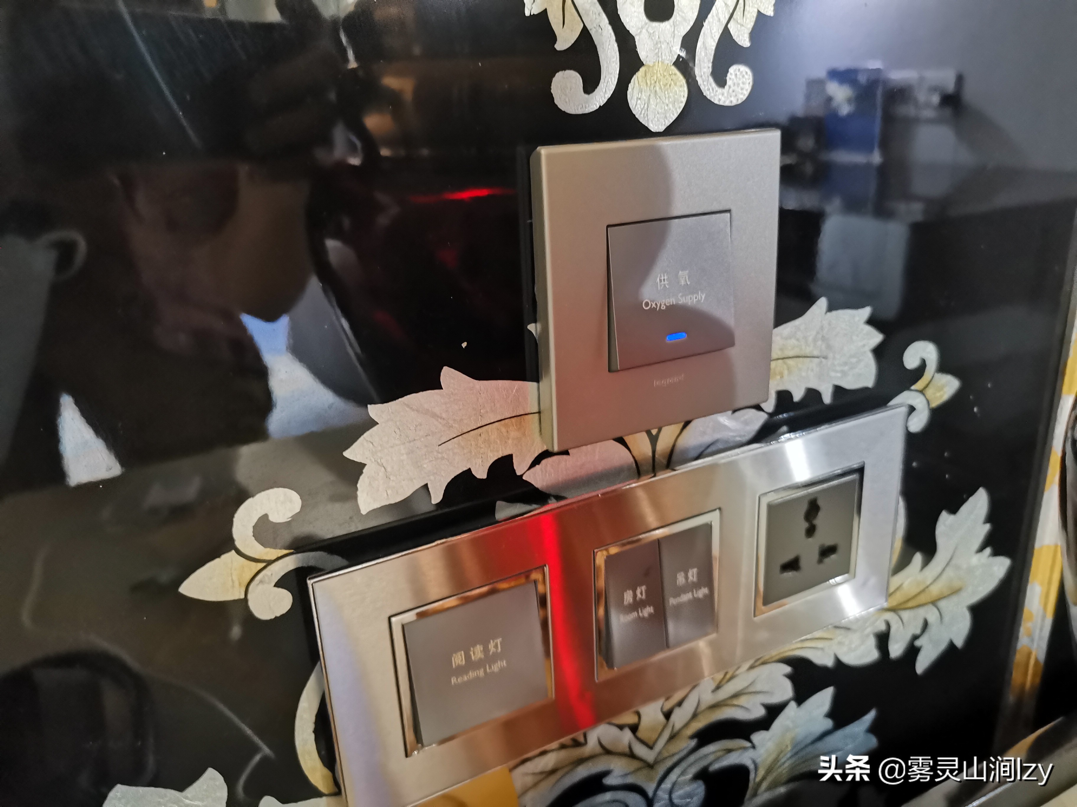 蓝天白云下的雪域高原布达拉宫,蓝天之下日光之城简介