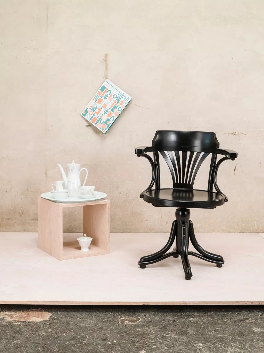 探访TON工厂看经典椅子背后的故事|疯狂24h我们去捷克干了啥？