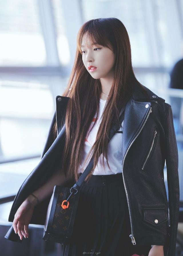 名井南是twice什么担当,twice名井南帅气