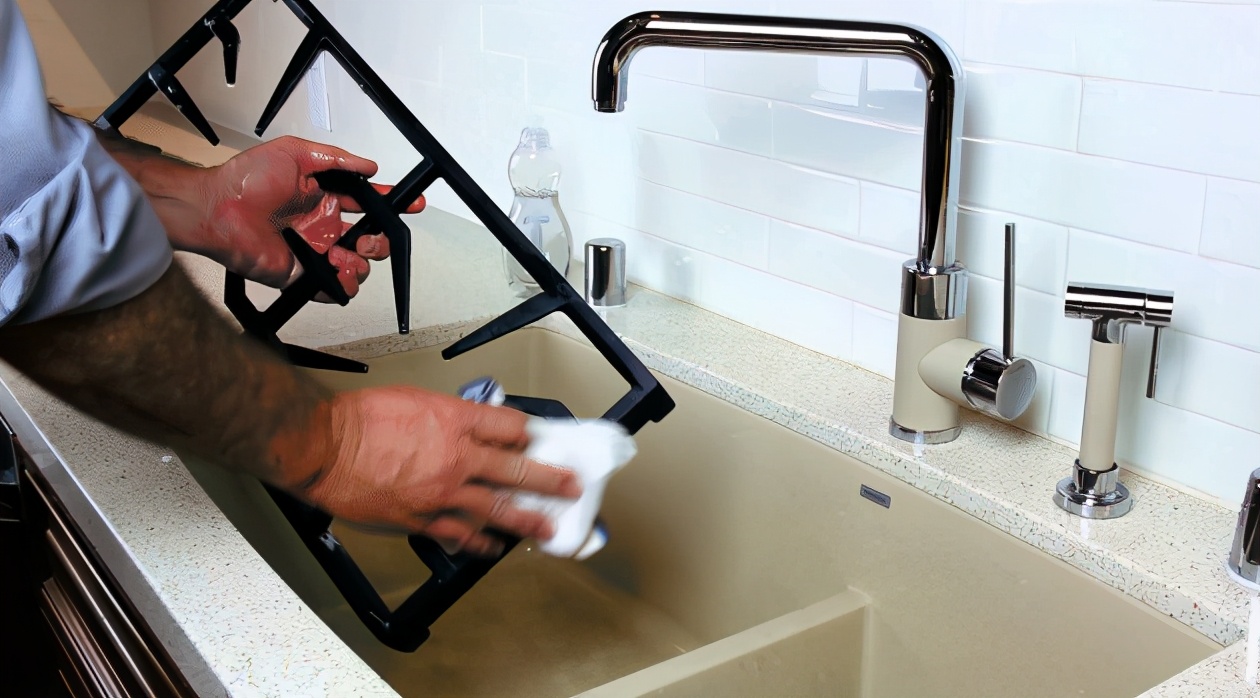 家里的杯子太脏怎样清理,生活用品清洗小技巧