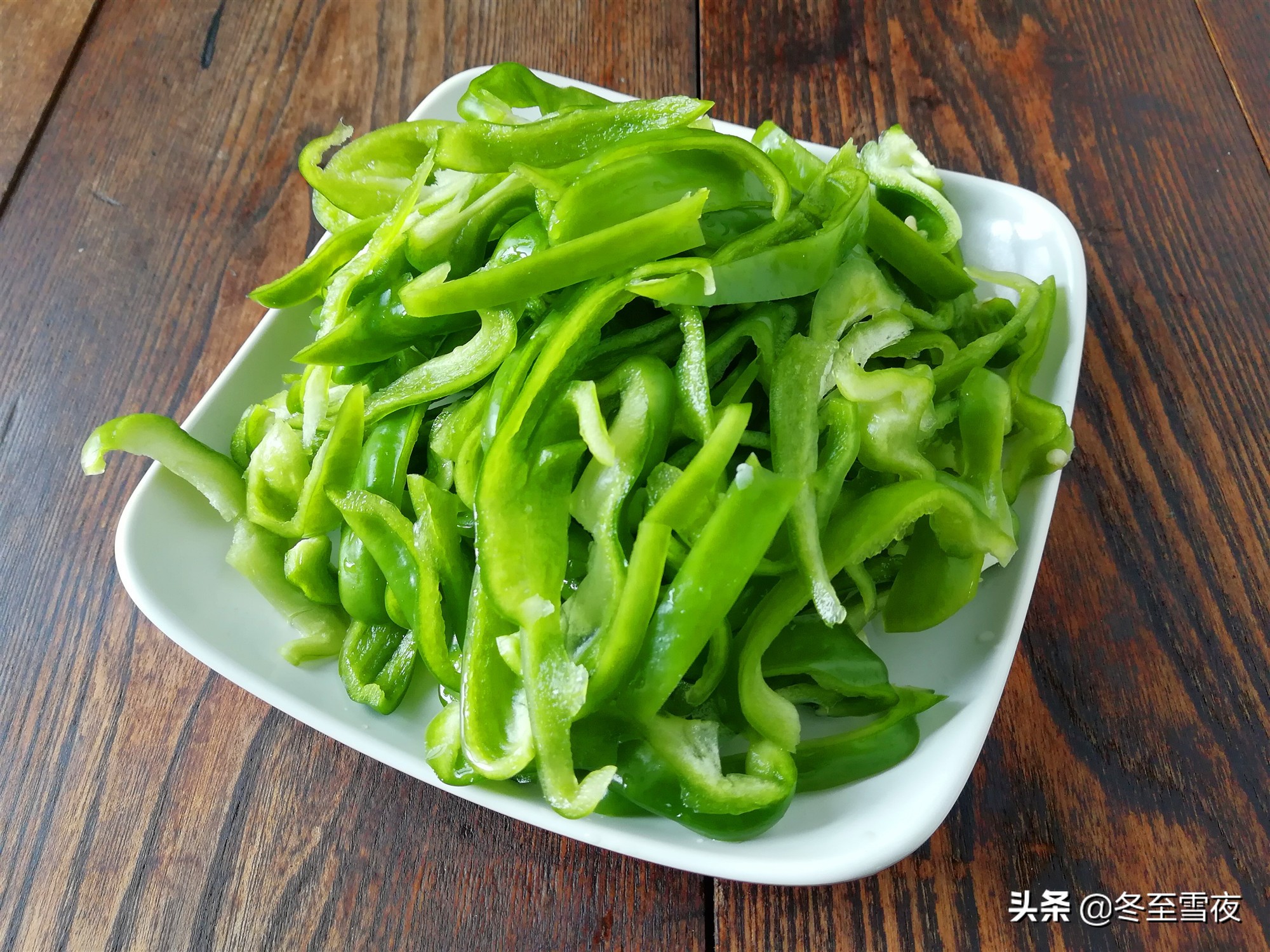 炒菜放肉丝怎样做肉丝才嫩,炒菜放肉丝要不要腌制