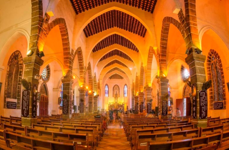 北海涠洲岛火山国家地质公园观赏,游览北海涠洲岛火山口地质公园