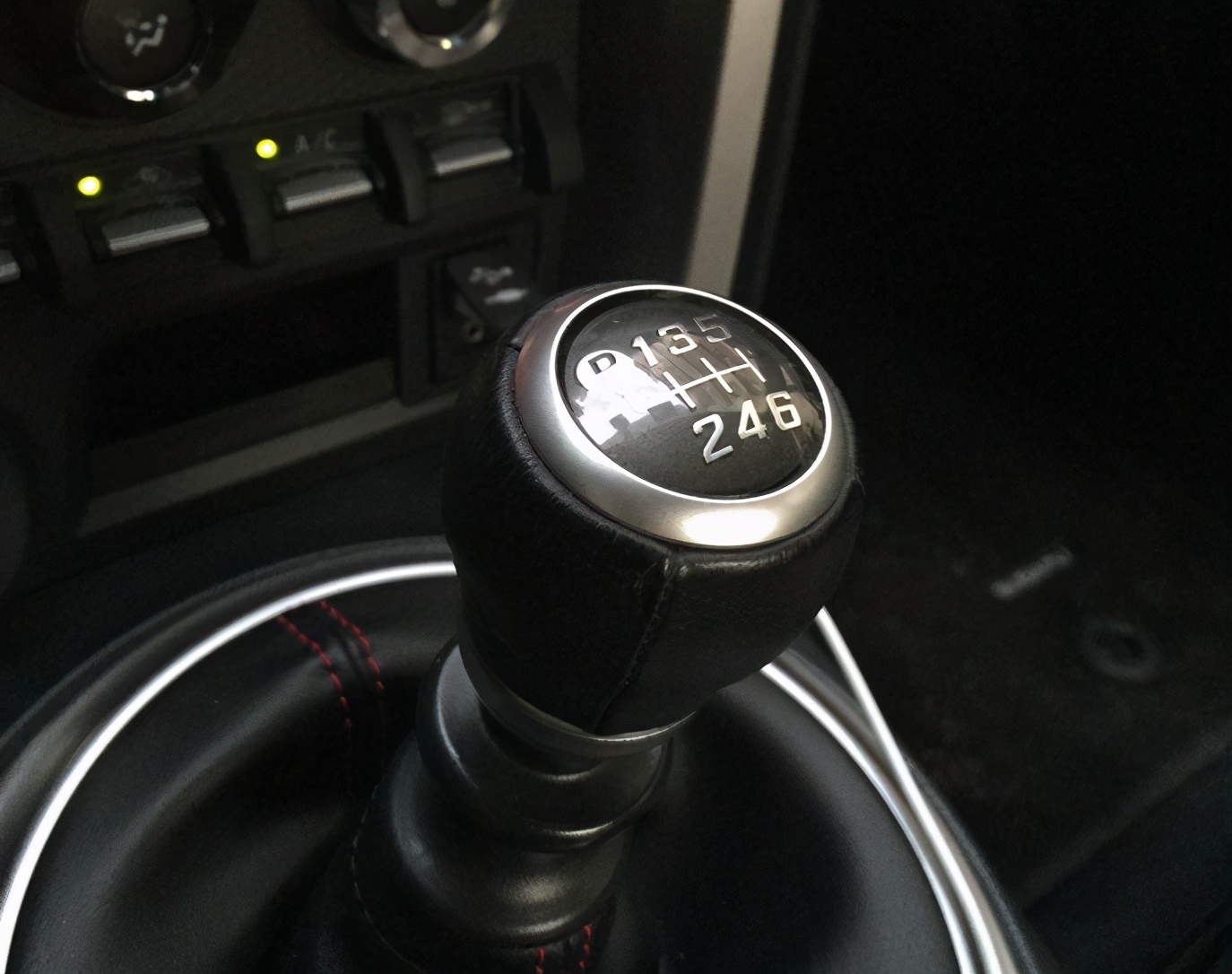 变速箱换挡有顿挫感,变速箱换挡顿挫的原因