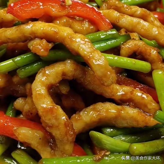 肉丝炒蒜苔如何不老,蒜苔炒肉丝怎么炒才不老