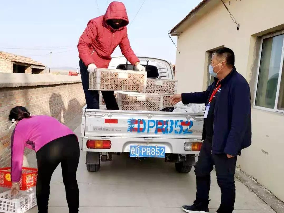 赤峰市巴林左旗先锋村：村干部甘当人民的“代购员”