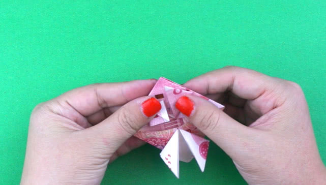 双爱心钱折法情人节,情人节折爱心手工教程
