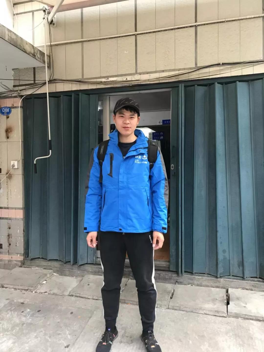 95后福州快递员不当老板跑一线，月入15000，争分夺秒赚奶粉钱