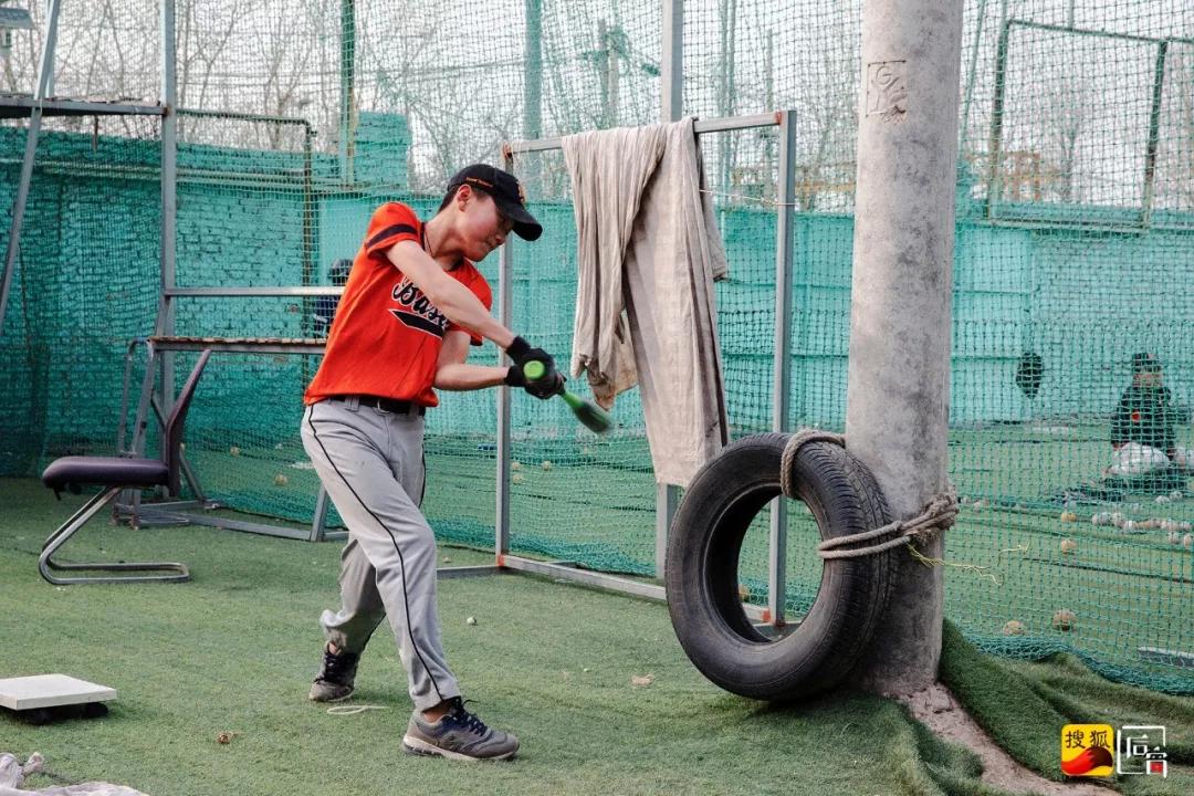 从流浪街头的混混到橄榄球运动员,从无家可归的小混混到顶级橄榄球