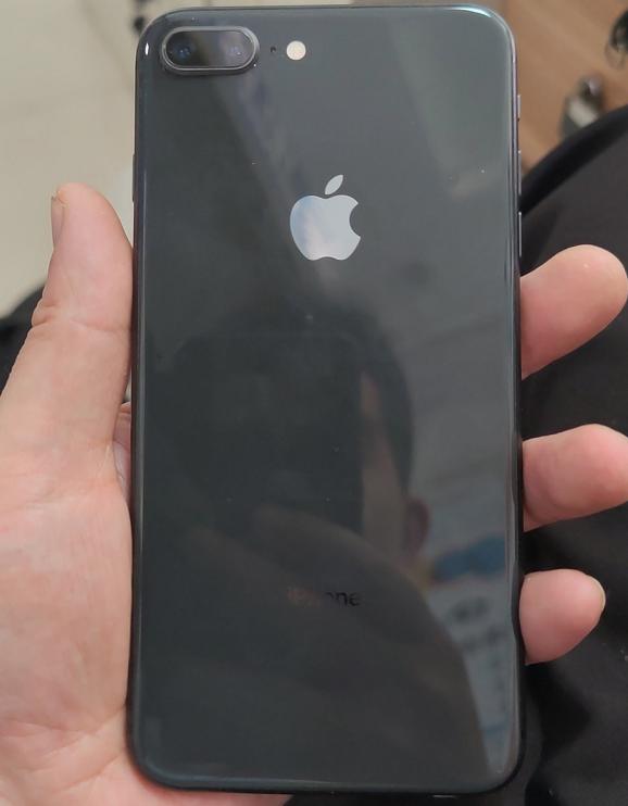 现在2000块钱买个二手iphone8plus,二手iphone8plus哪里买靠谱