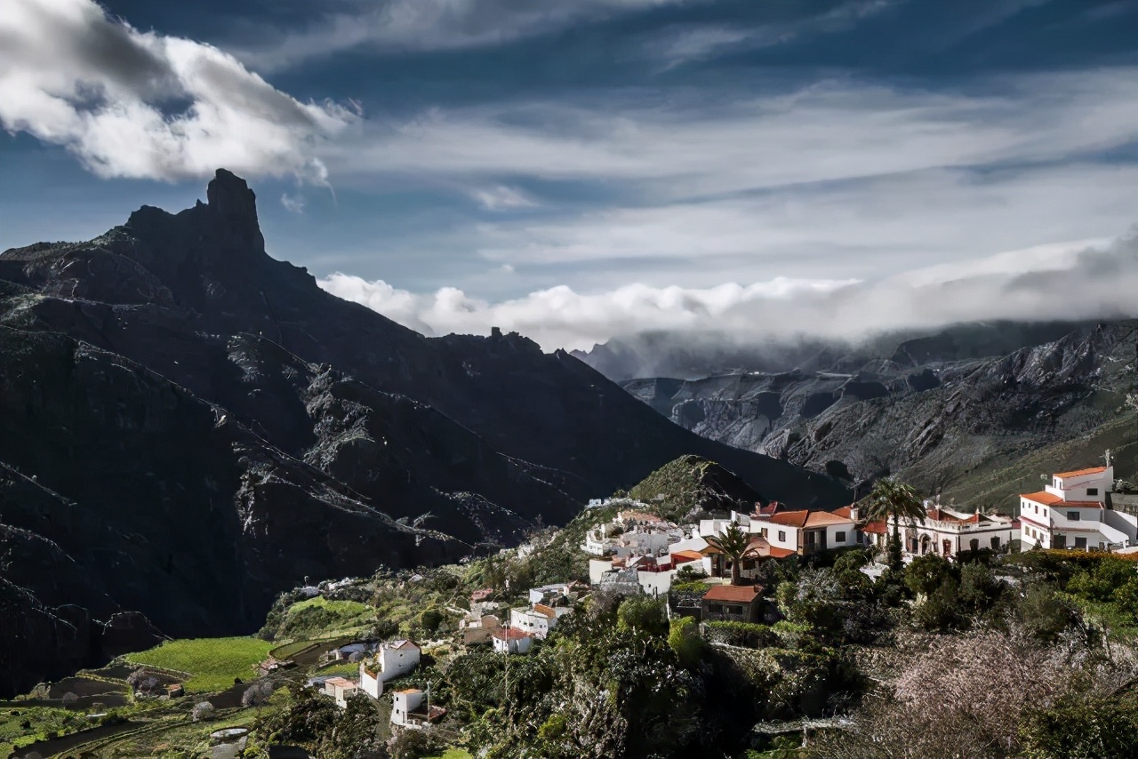 西班牙和法国交界的小镇,西班牙最美十大城市
