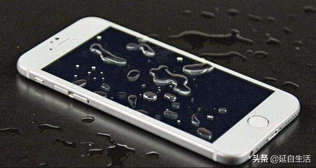 手机掉进马桶技巧,手机掉进马桶怎么办搞笑版