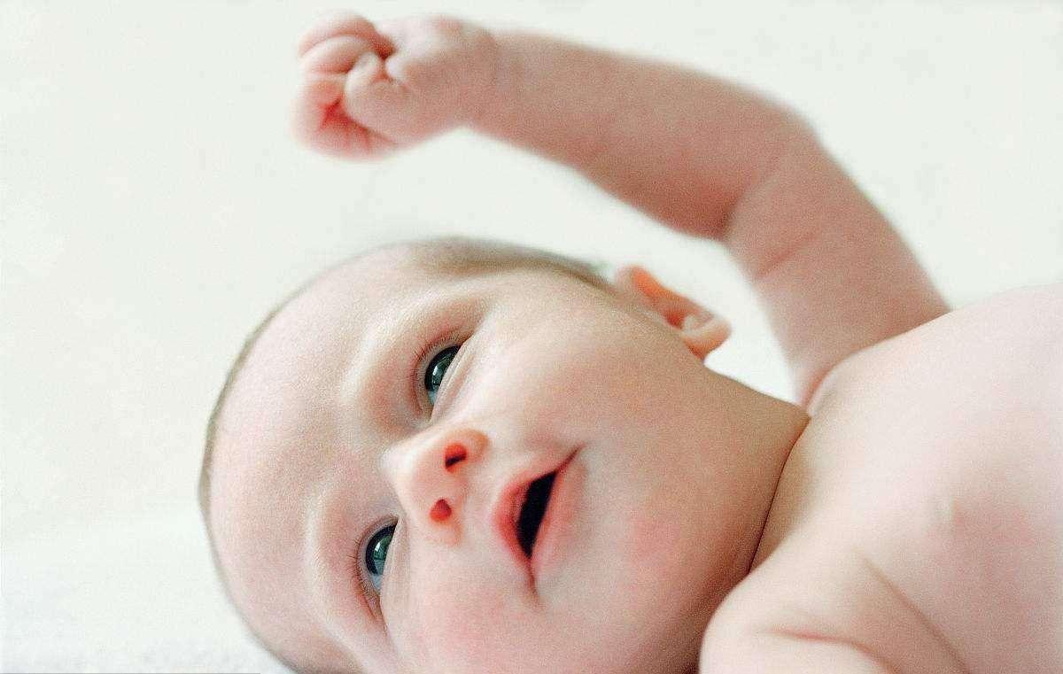 宝宝的双眼皮变成单眼皮怎么形容,宝宝的双眼皮