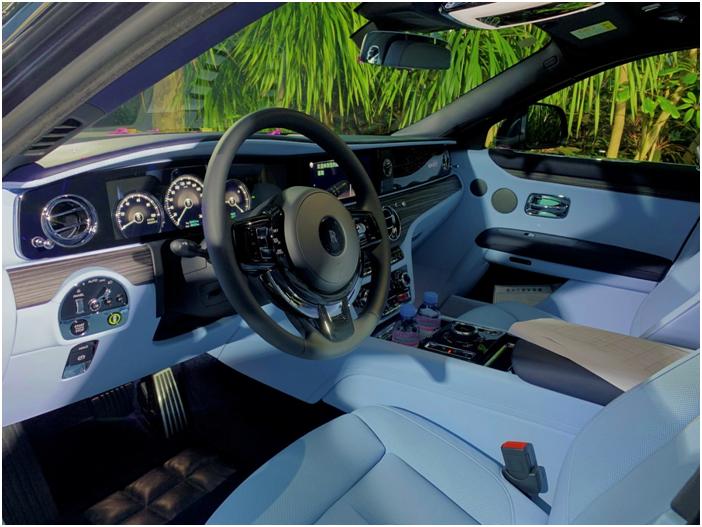 试驾劳斯莱斯古思特新款,新款劳斯莱斯古思特沉浸式体验