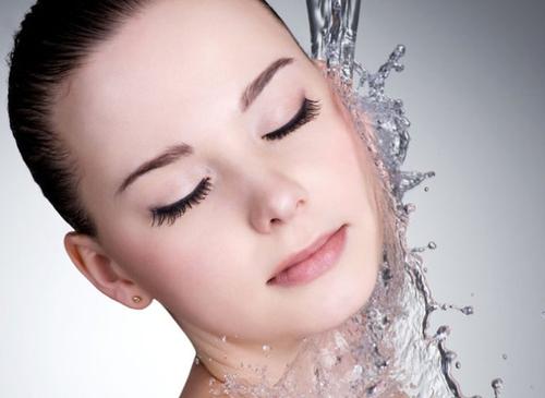 如何给肌肤深层补水,给肌肤强效补水