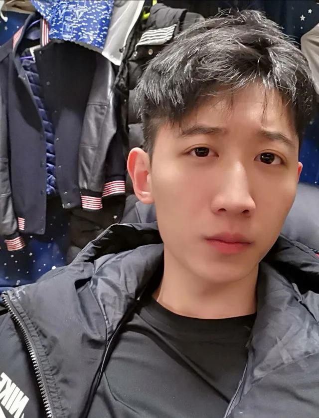 无锡一高校宿舍,成都一大学寝室6名男生上名校