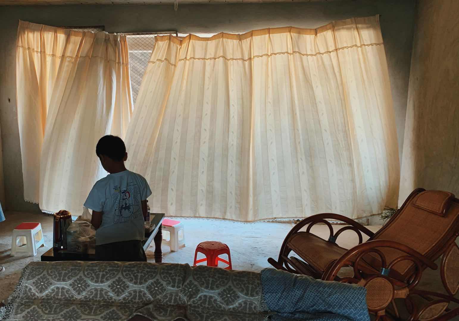 昆明烂尾楼居民过原始生活,昆明三十户居民住进烂尾楼