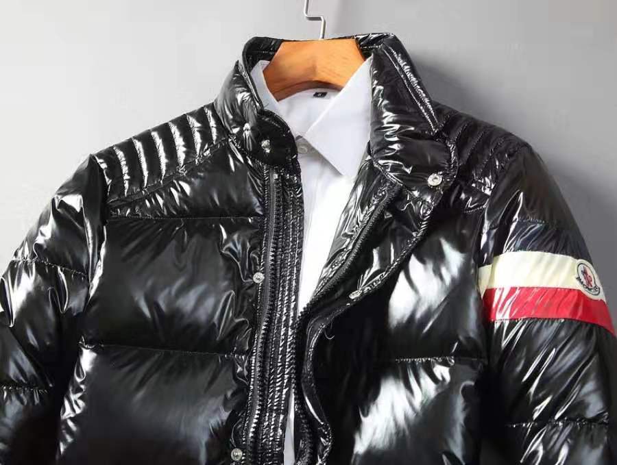 蒙口羽绒服波尔多红复刻,蒙口羽绒服高仿和正品有区别吗