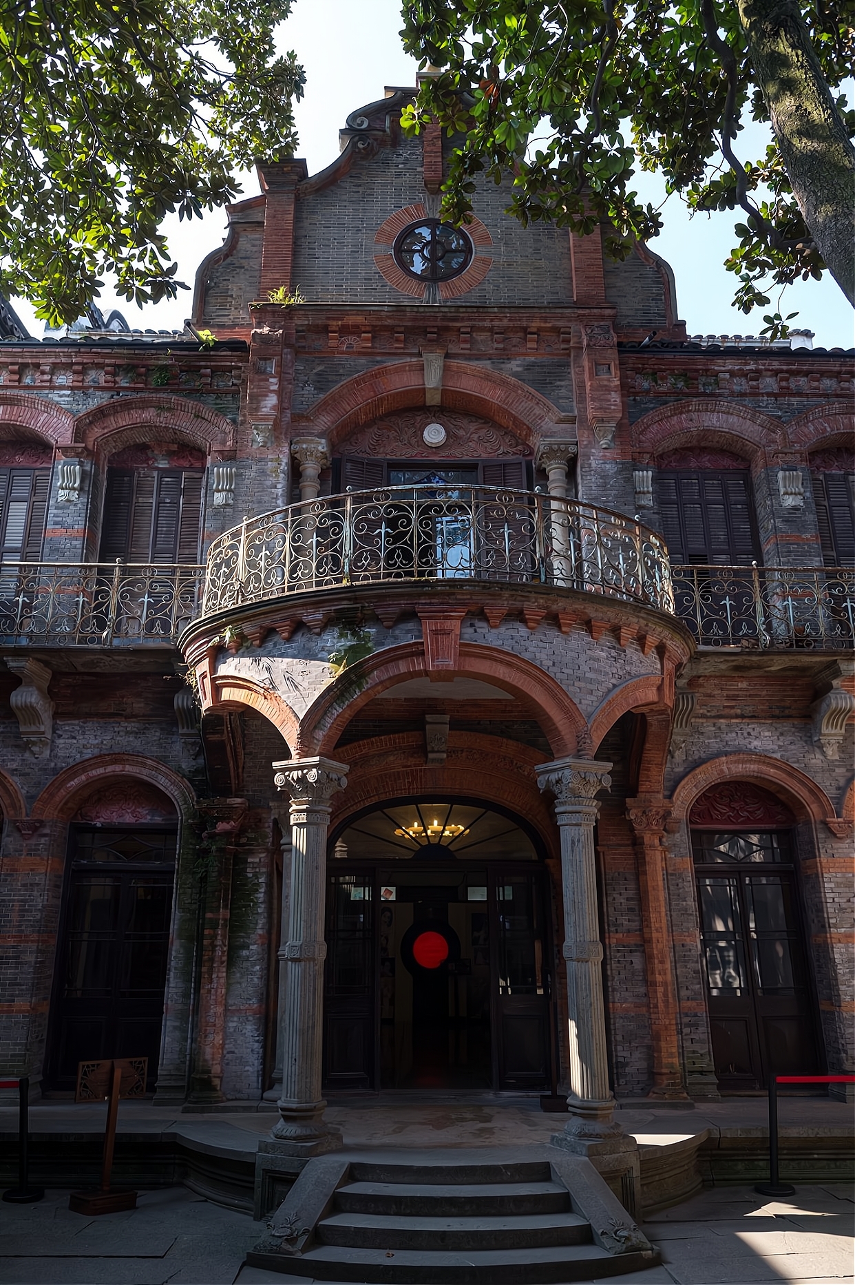 浙江南浔是一座历史悠久的古镇,古镇南浔江南水乡