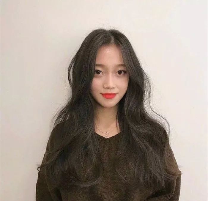 脸型长脖子长适合剪短发,脸型比较小适合剪短发吗