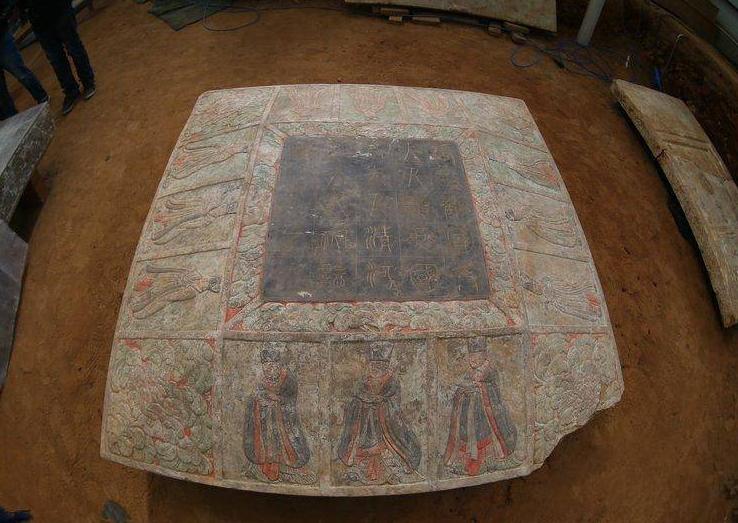 皇帝古墓挖掘真实记录,古墓考古纪录片棺椁中的发现