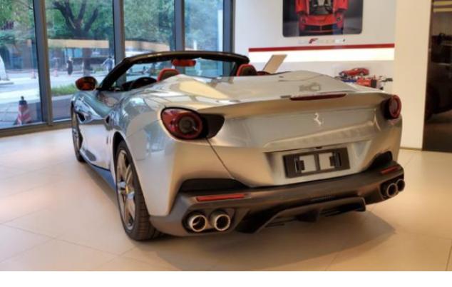 穷小伙开470万法拉利,成都首富开5000万法拉利