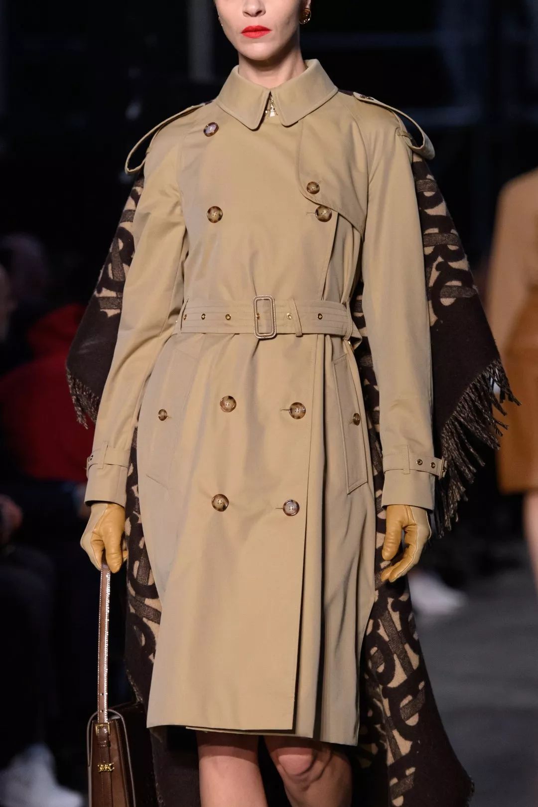 秋风起，不待人！你的风衣，选对了吗？