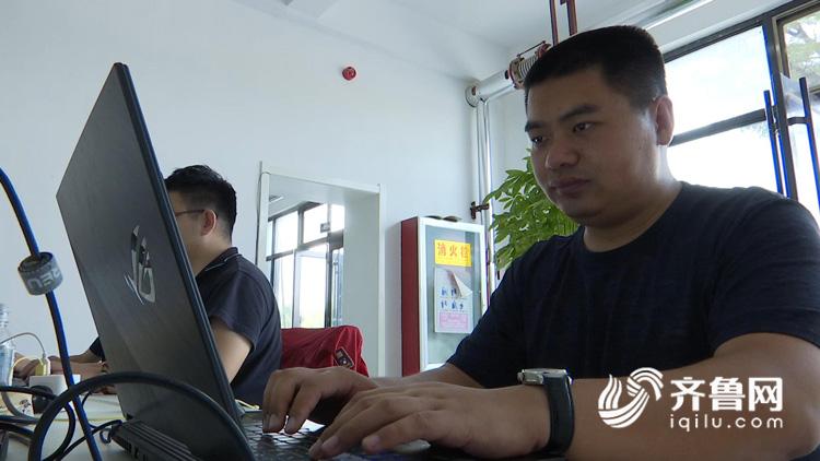 从女装到零食再到生鲜，寿光“直男”终实现“半挂车拉快递”梦想