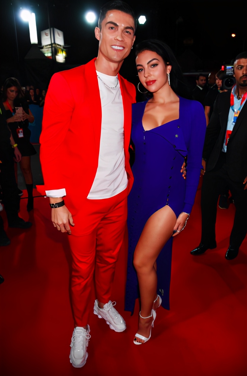 c罗乔治娜太太团,太太团乔治娜