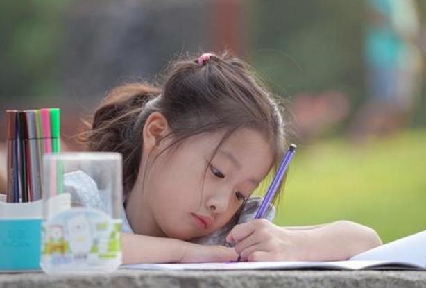 孩子被夸优秀怎么高情商回复,孩子被嘲笑家长高情商