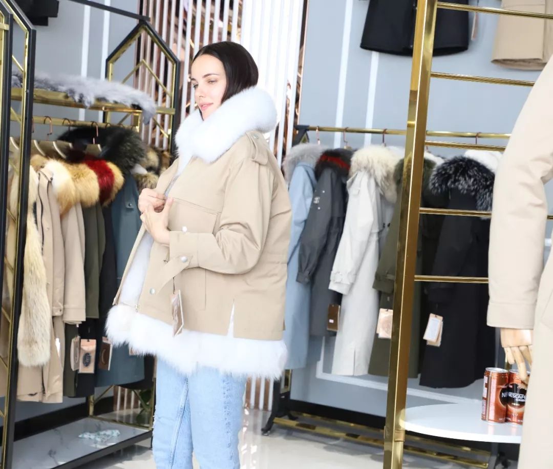 走进明珠服装新城工厂店，体验“前店后厂”新时尚