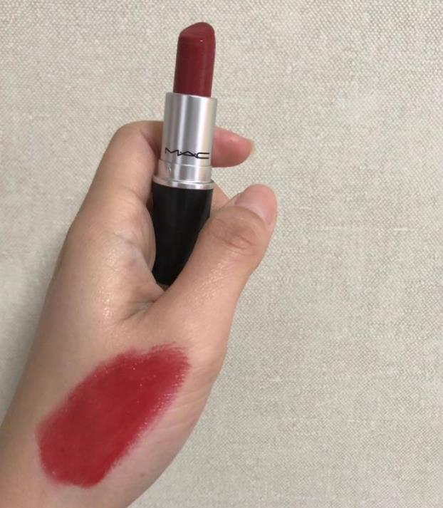 高颜值口红豆沙色,高颜值显白滋润口红