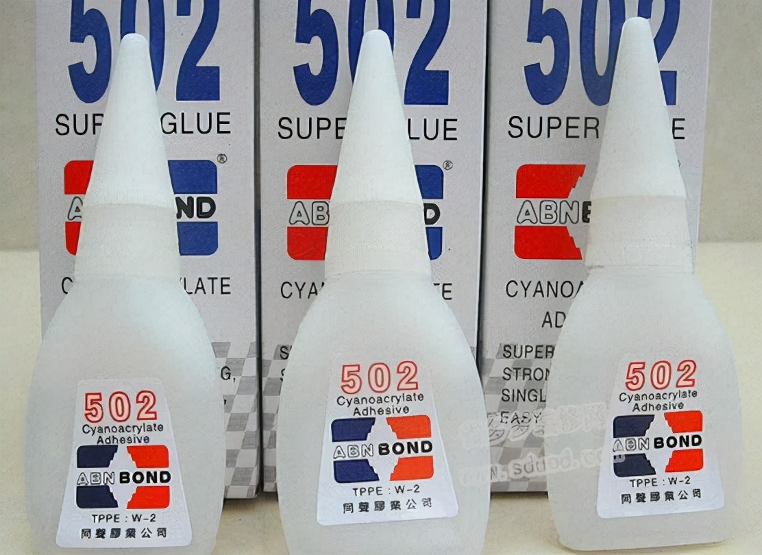 3岁孙子误把502胶水滴入眼,大人误食一点点502胶水怎么办