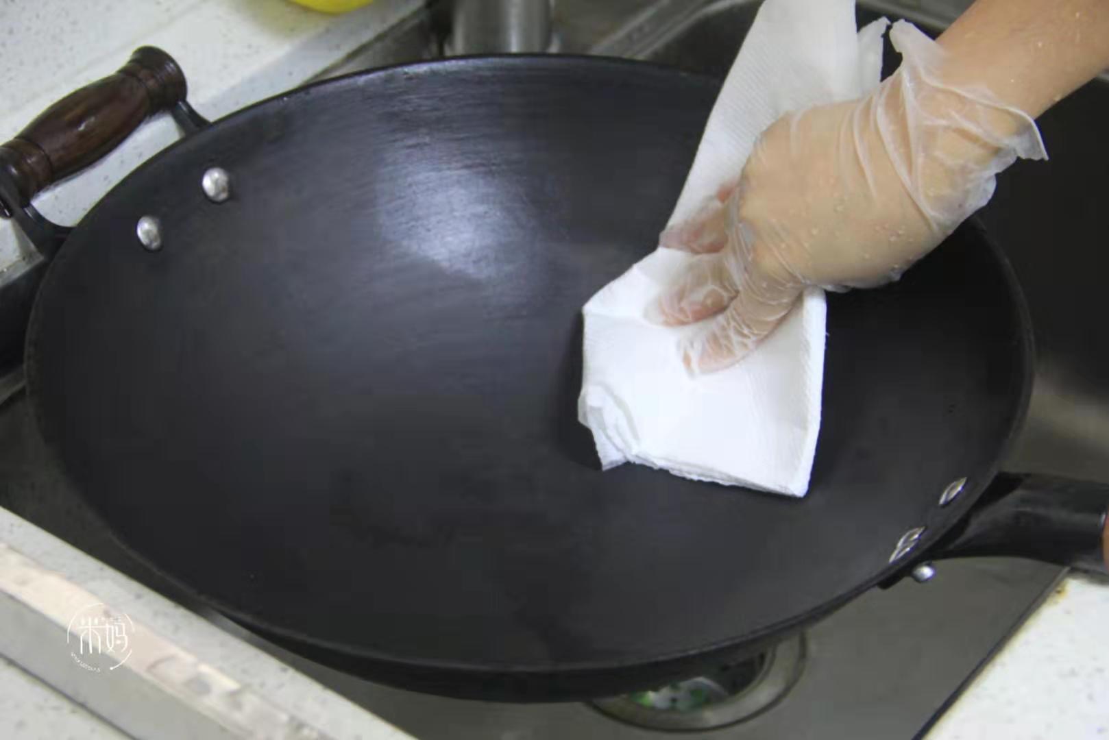 铁锅如何开锅？拿到别直接用，教你开锅，不粘锅不生锈寿命长