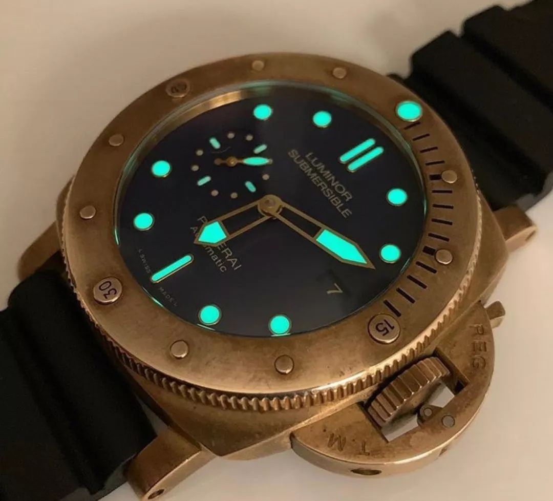 夜光最好的手表,手表夜光灯什么颜色好