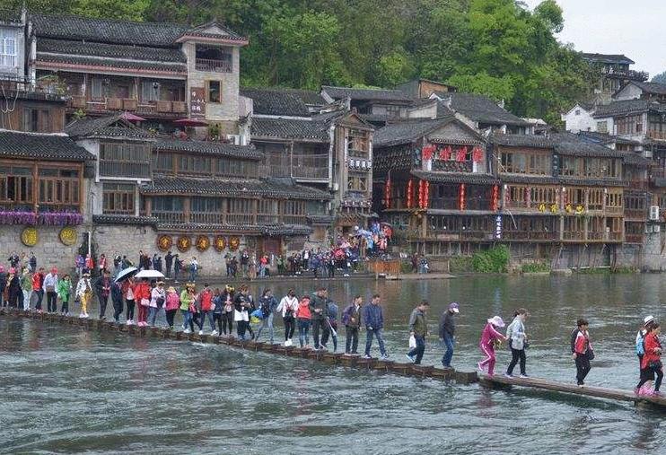 四川哪个地方普通话比较标准,四川哪个地方的普通话容易过一点