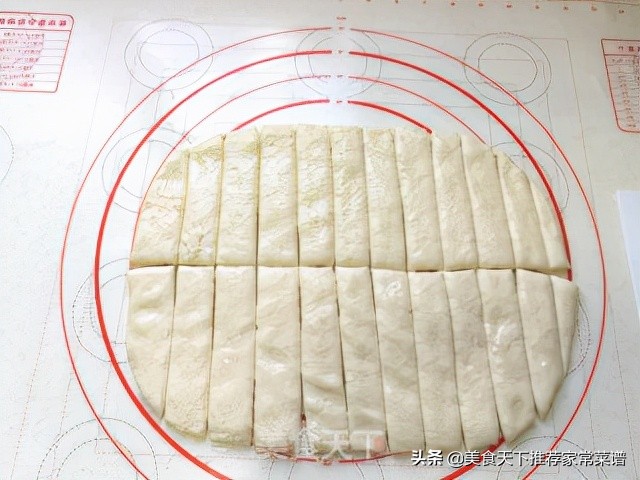 美食视频大全炸小油条做法,炸油条美食视频做法大全