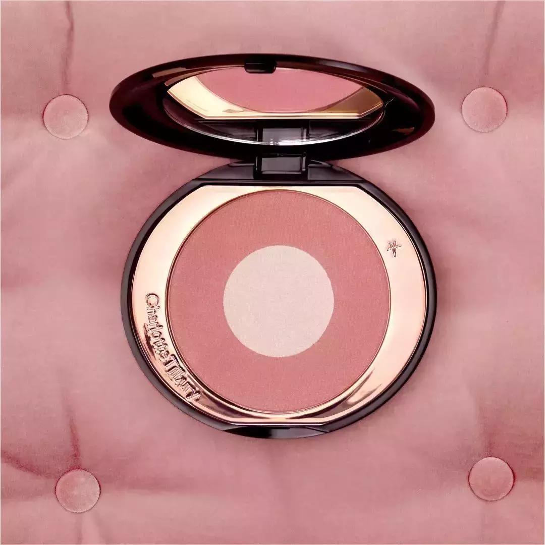 没有一个女孩，逃得过「樱花限定」四个字