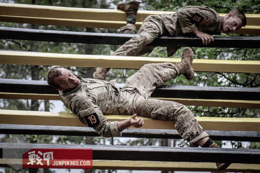 鎴樼敳杞伴福灏忚,鎴樼敳杞伴福璀﹀姟瀹炴垬瑙嗛
