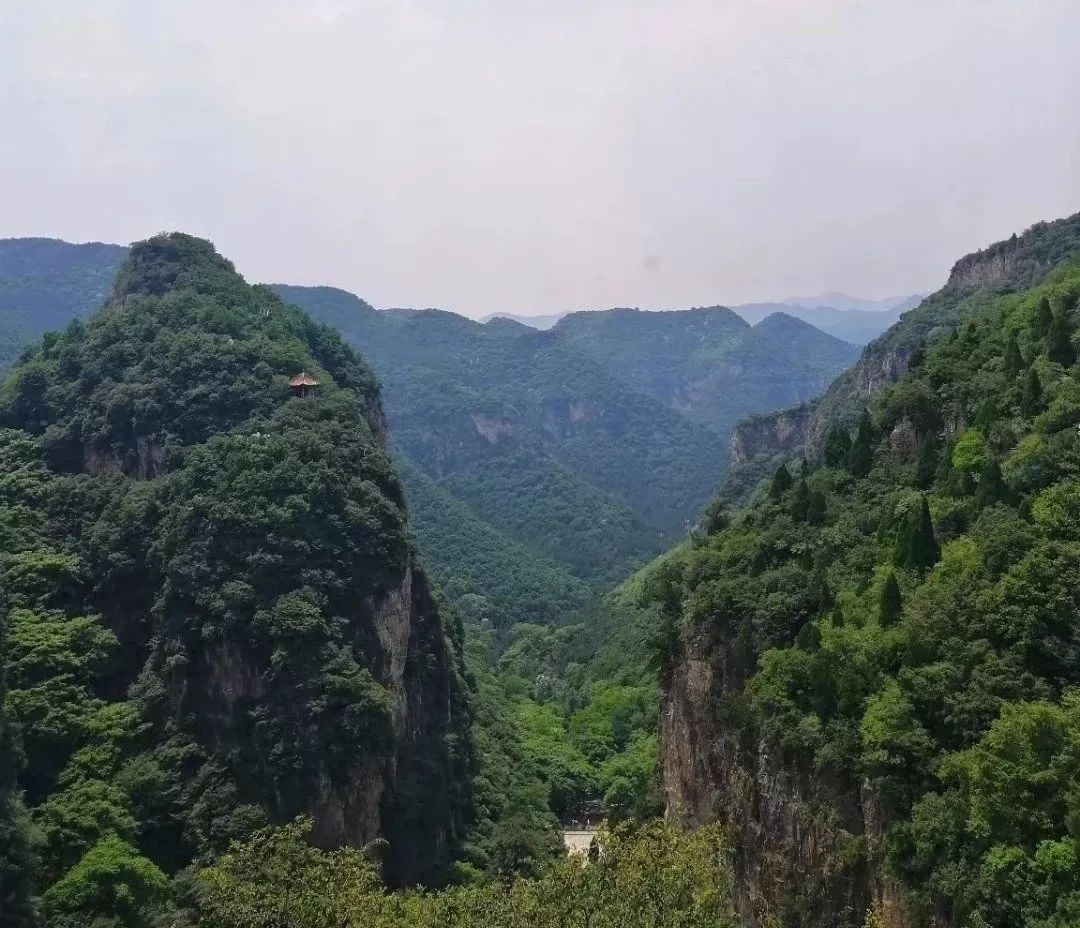 一座神人共栖的“煤都”