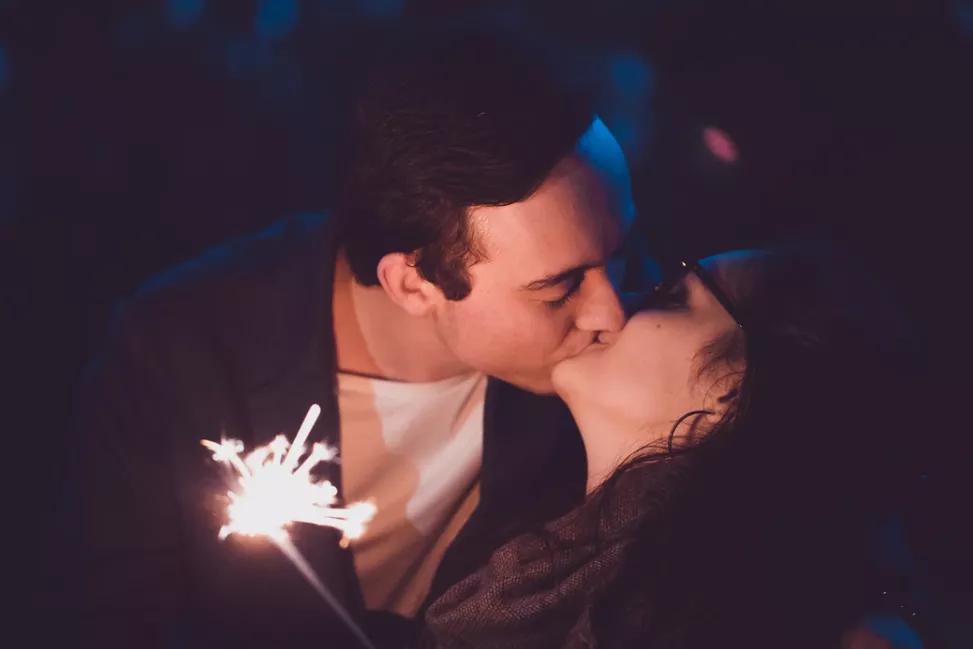 全球公认最佳吻技奖教你：如何给TA一个满分的亲亲