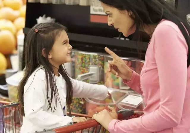 三岁孩子小黑牙父母无知惹的祸,2岁孩子黑牙齿