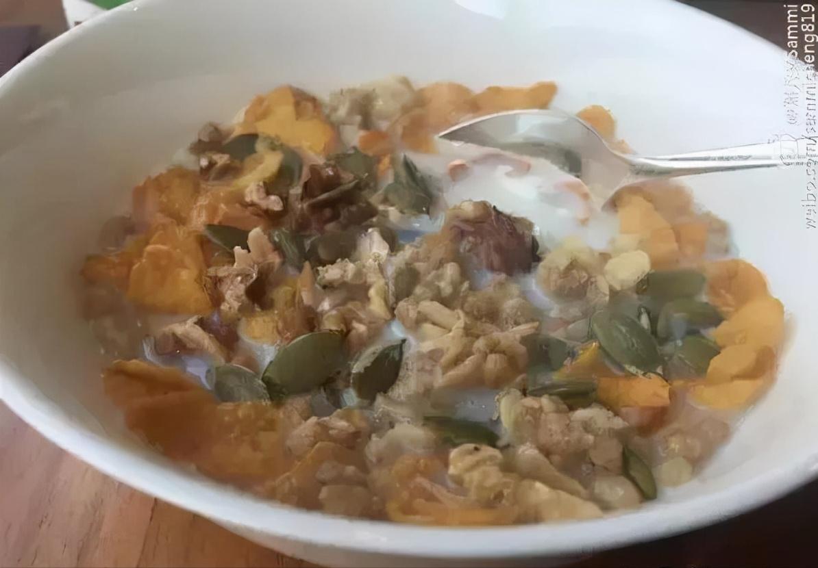 最近瘦出排骨胸的女明星,瘦出排骨胸的女星