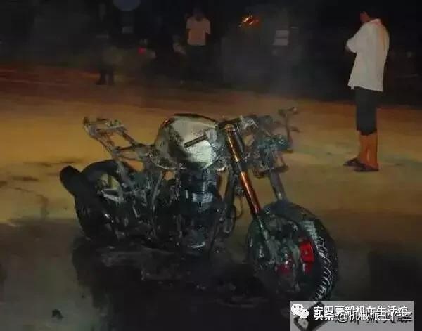 新手摩托车骑行的十大忌讳,摩托车骑快了有多危险